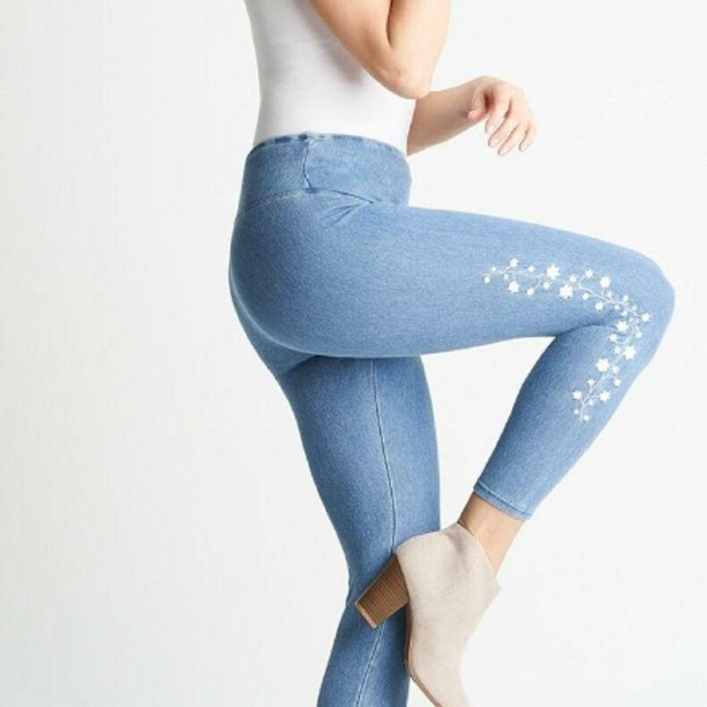 Yummie Denim Jegging Embroidered Detail Mid Wash Small Med Large NWT
